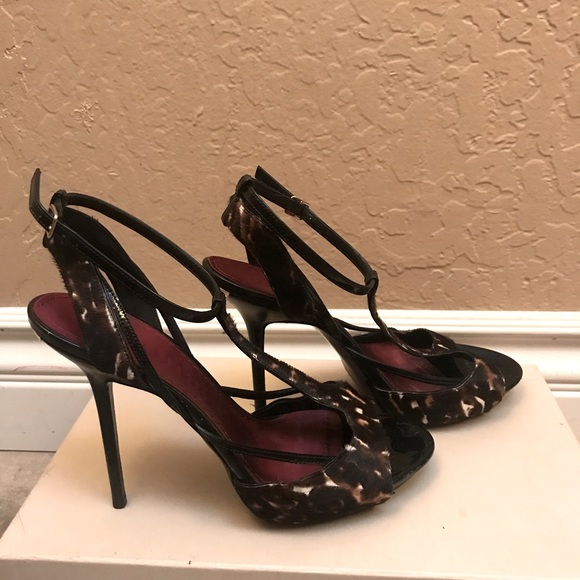 Burberry heels in very good condition. - Picture 1 of 4